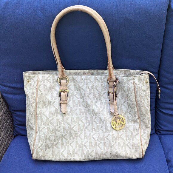 Michael Kors Purse and matching wallet - Picture 1 of 5